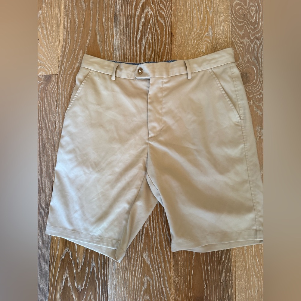 J McLaughlin mens khaki shorts